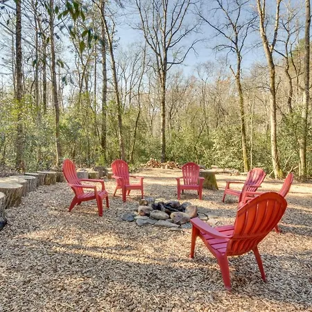 Villa Cozy Creekside Mountain Escape With Hot Tub!